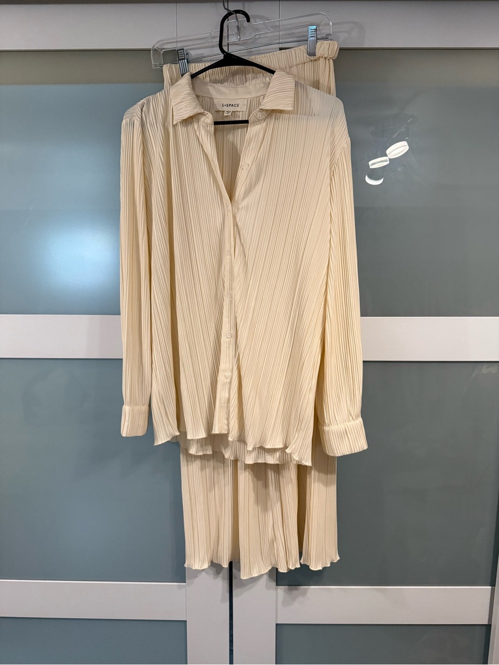 l*space Cream Pleated Button-Down Set